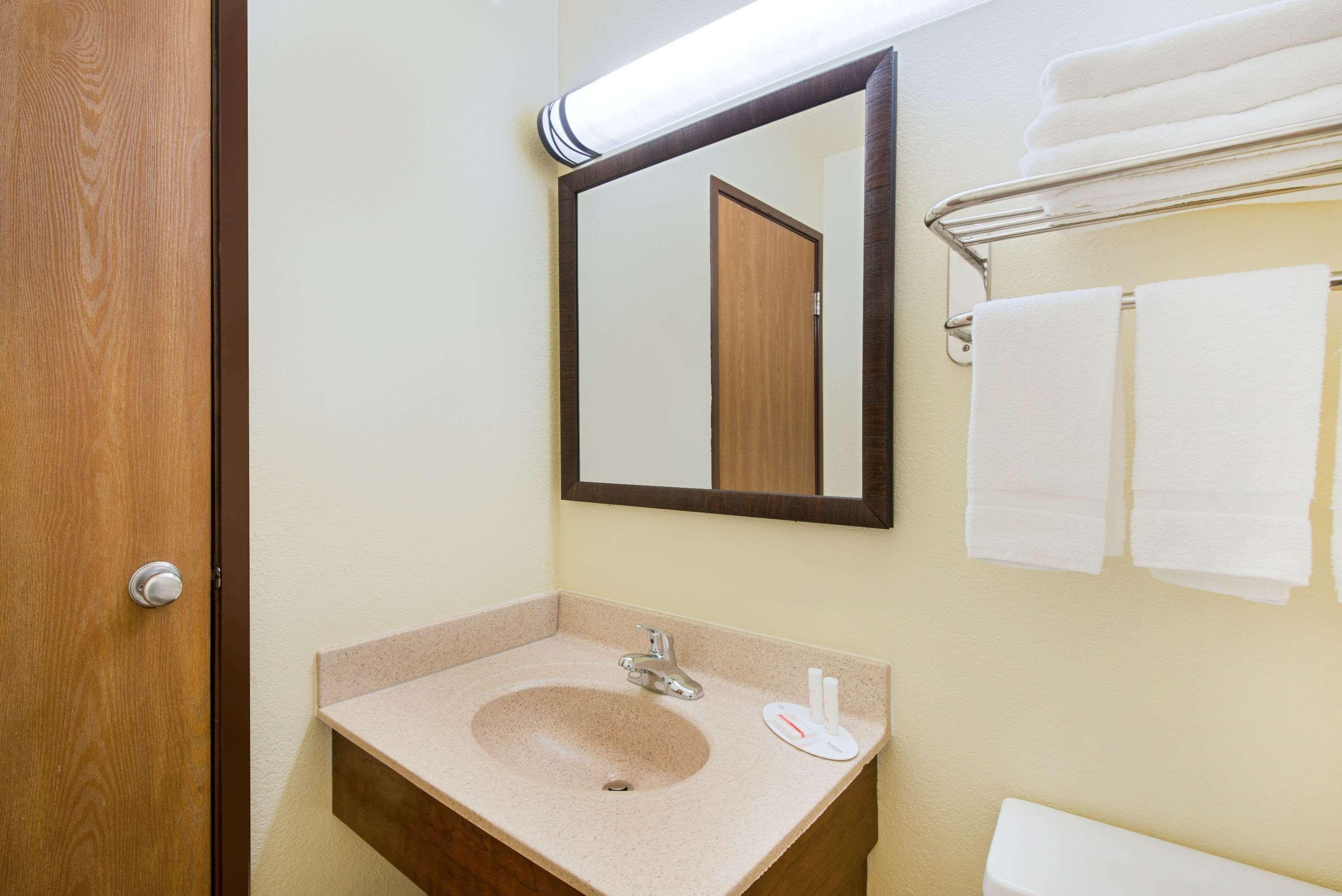 Super 8 By Wyndham Ripley Hotel Bagian luar foto