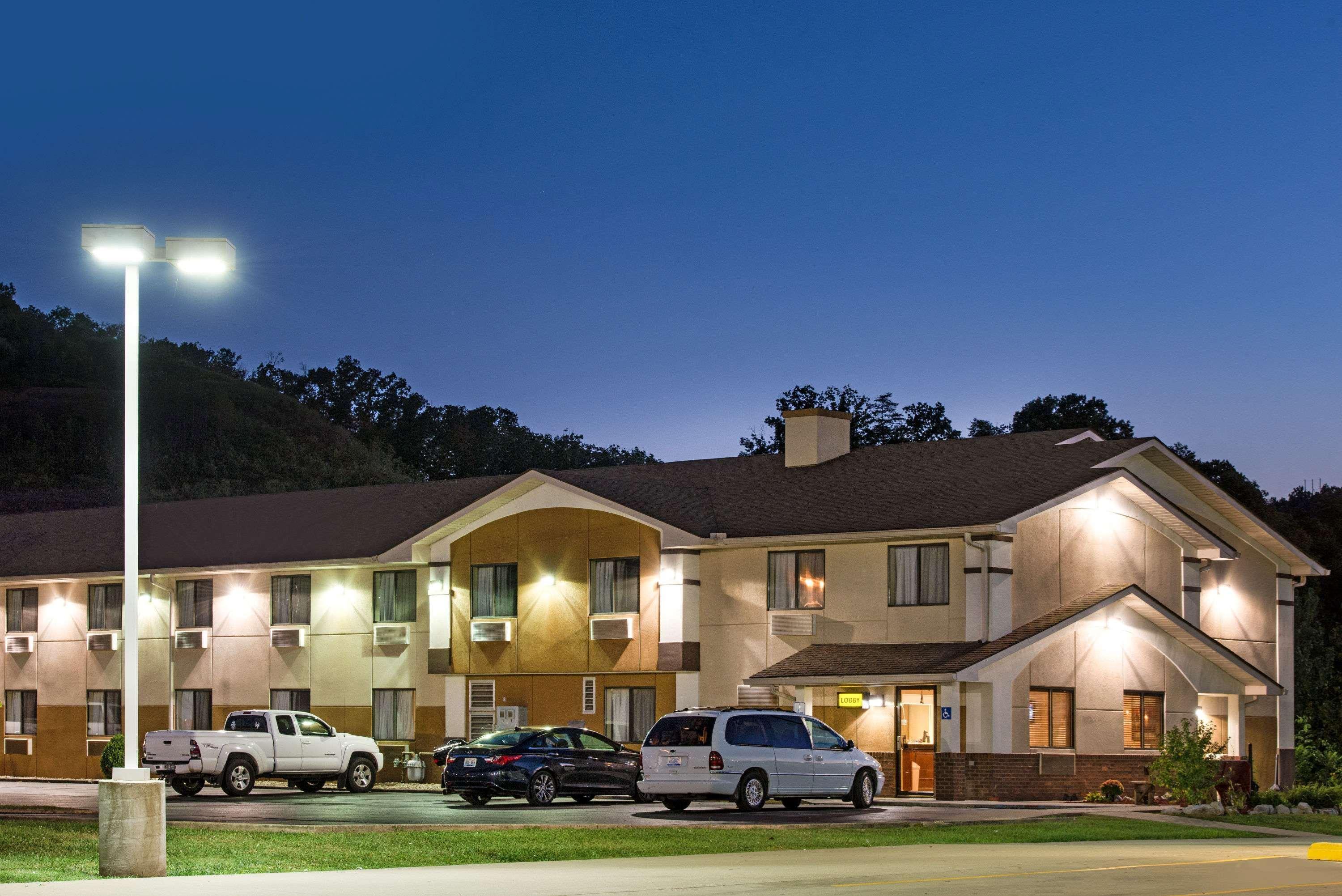 Super 8 By Wyndham Ripley Hotel Bagian luar foto