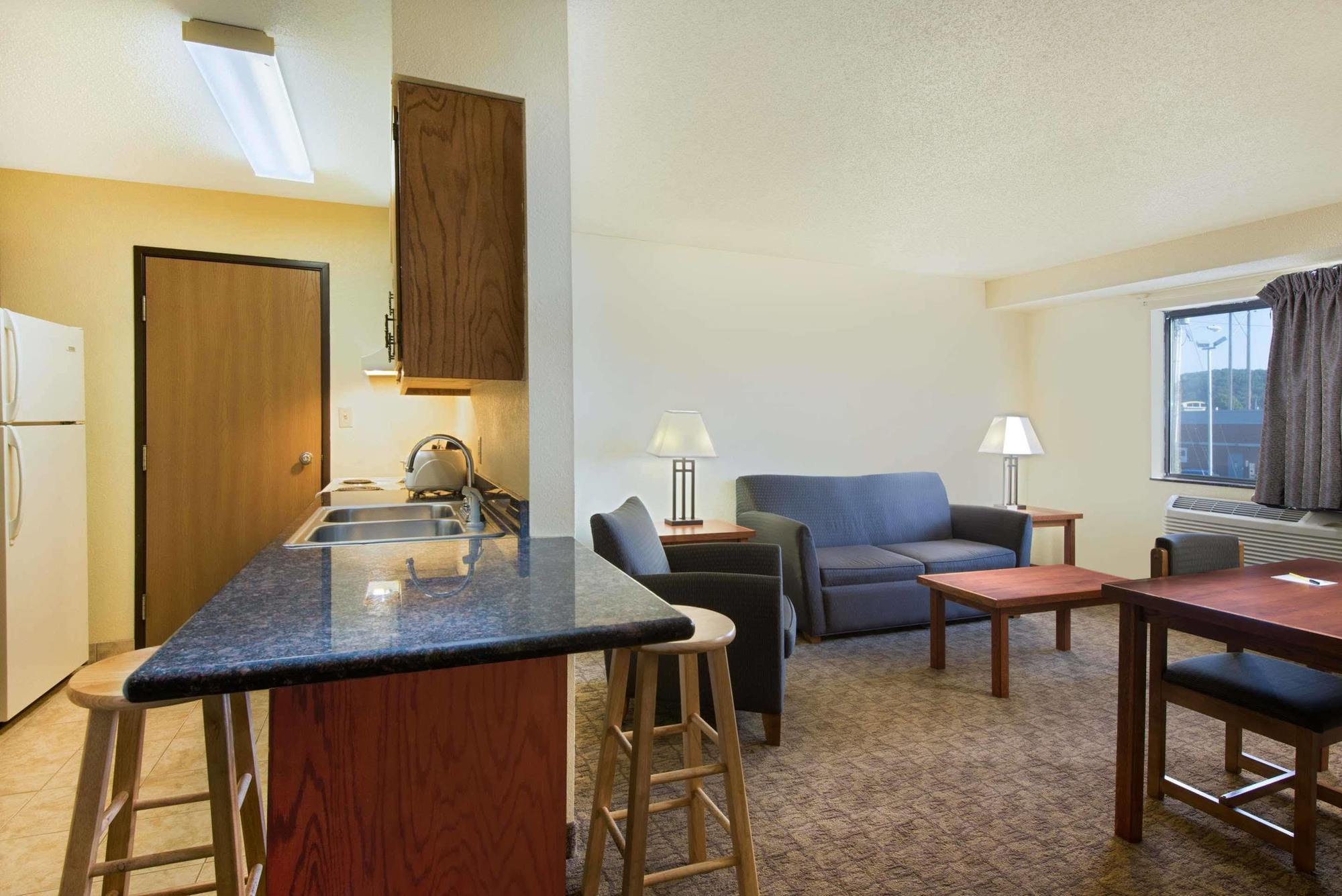 Super 8 By Wyndham Ripley Hotel Bagian luar foto